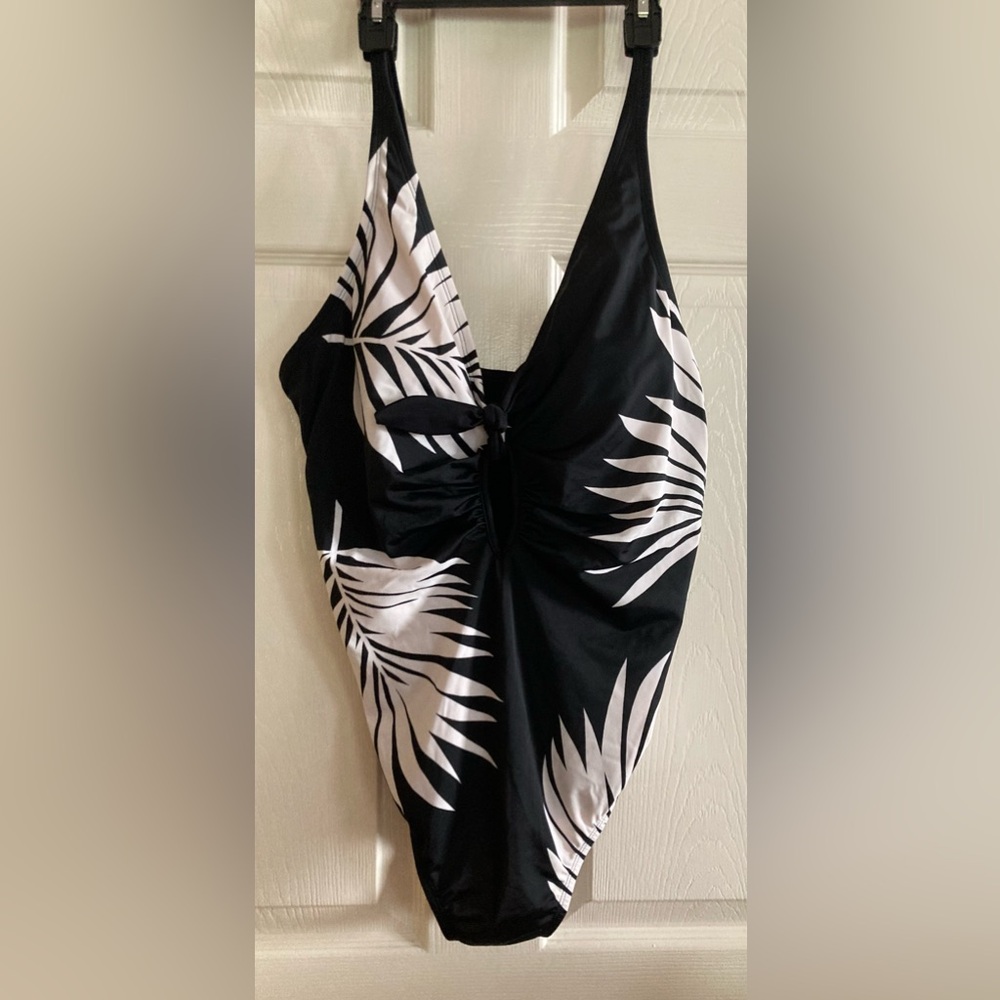 Kona Sol ladies one piece swimsuit